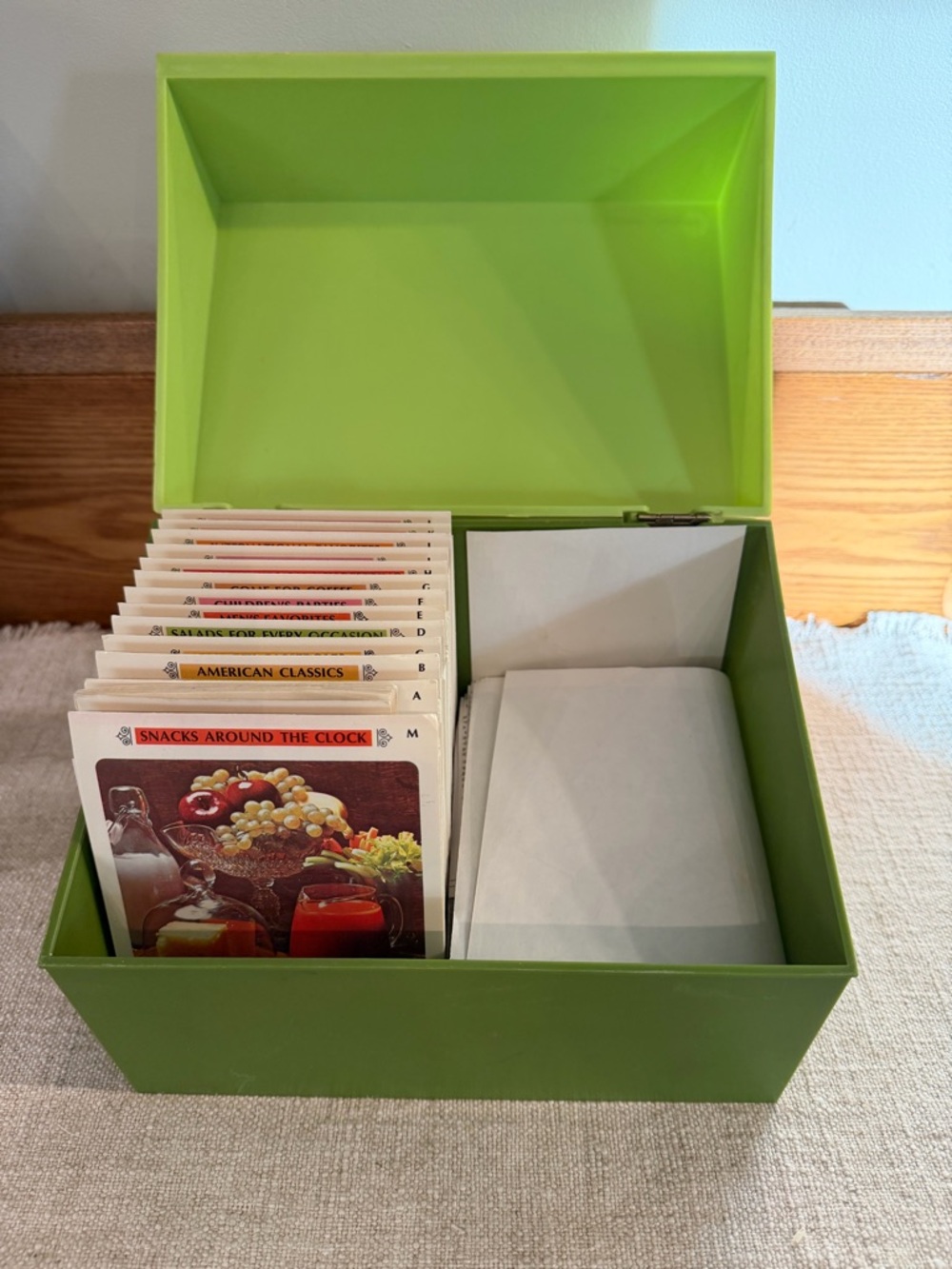 Betty Crocker Green Recipe Box with Recipe Cards - vintage